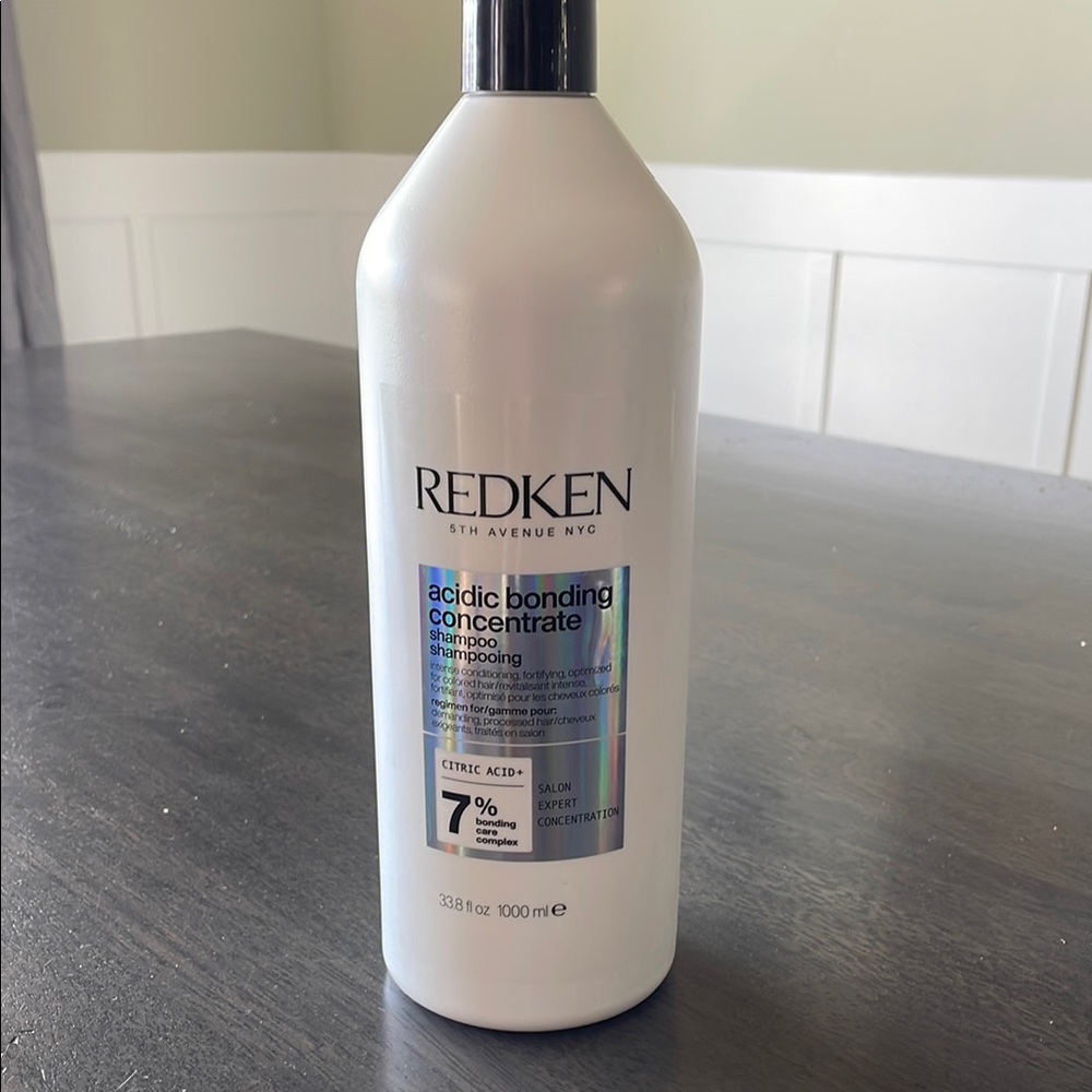 Redken White Acidic Bonding Concentrate Shampoo